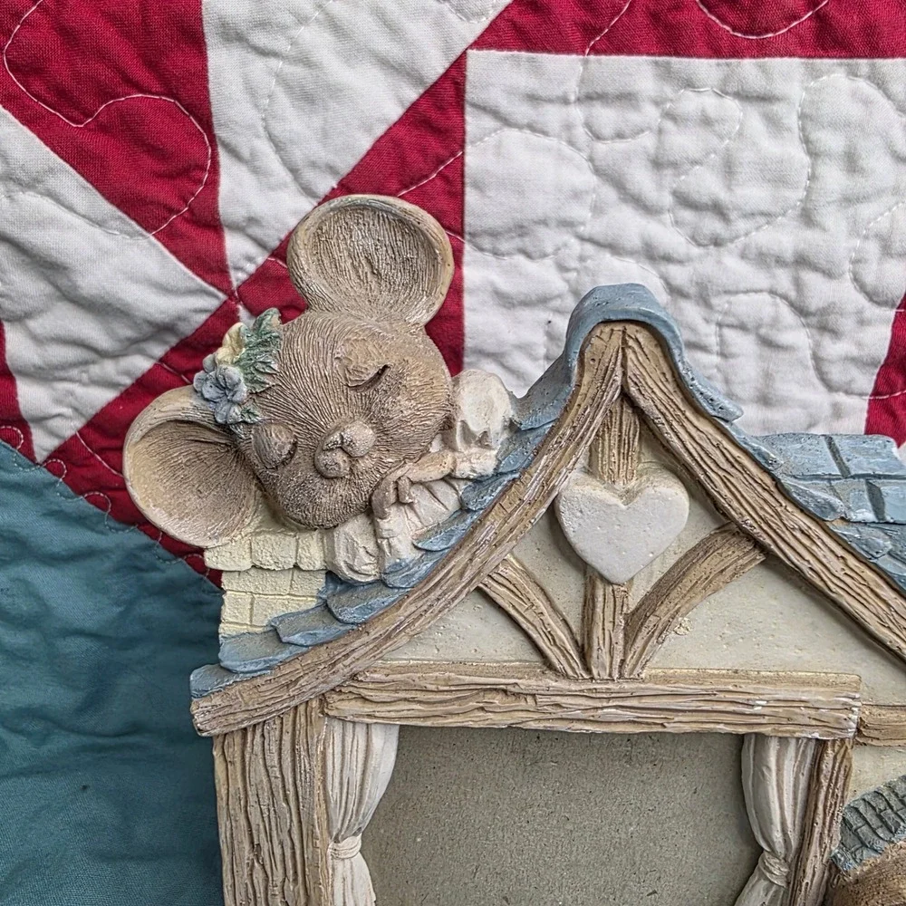 VTG Resin Mouse House Picture Frame Fiddler Sleeping Mice Cottagecore SMALL FLAW